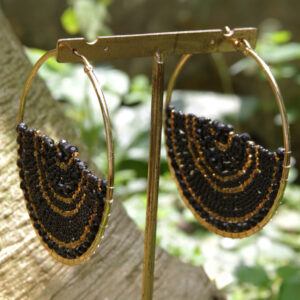 Argollas doradas con tejido